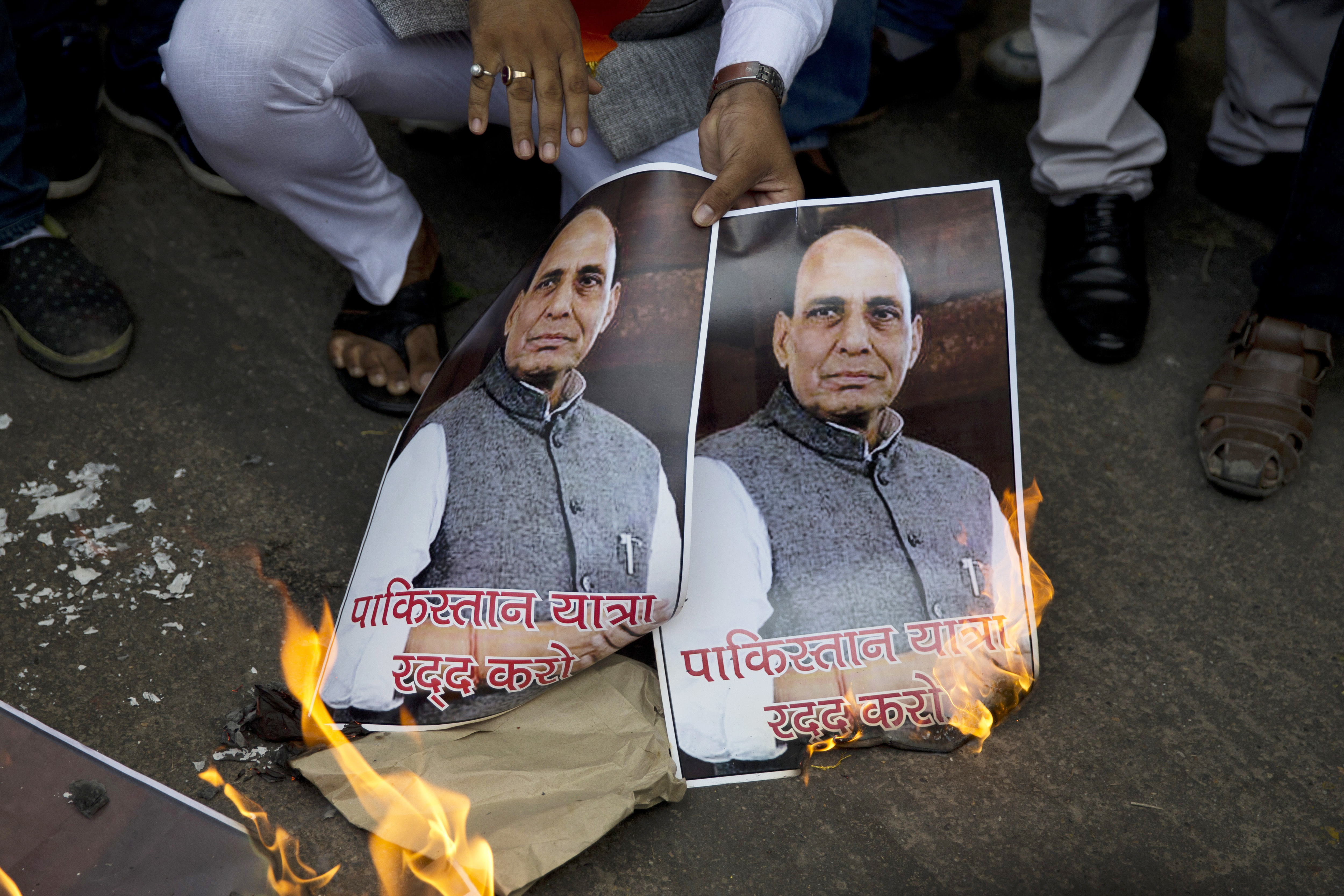 Crowds rally in Pakistan against visit of Indian minister