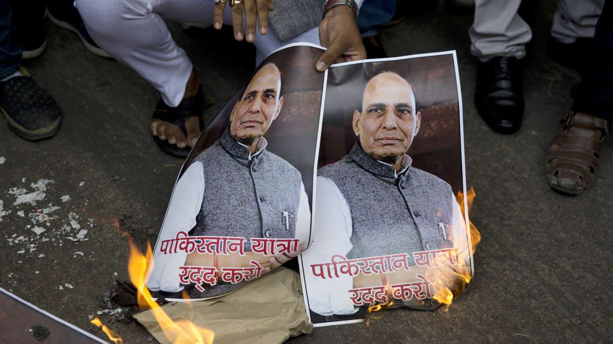 Crowds rally in Pakistan against visit of Indian minister