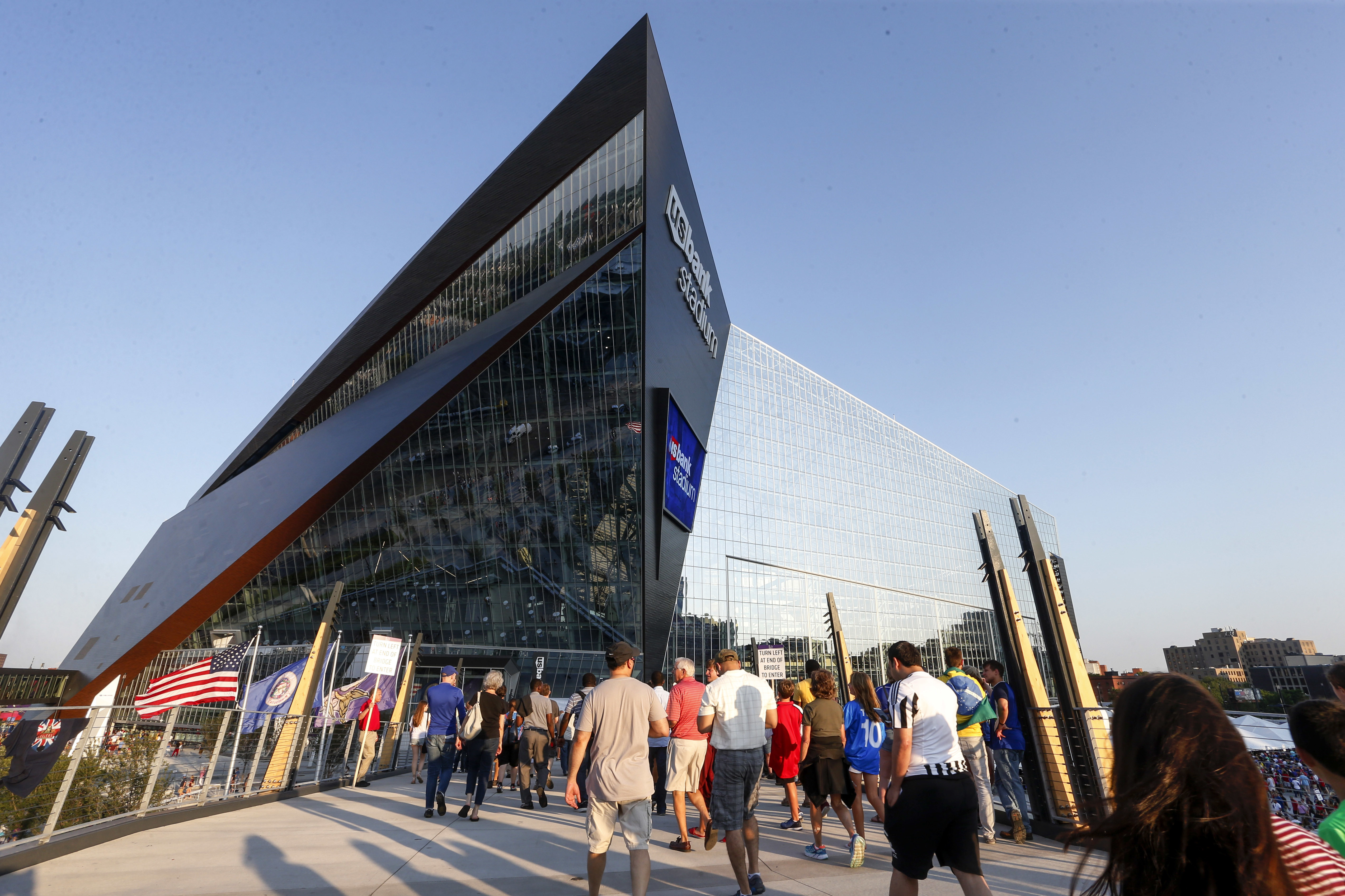 Chelsea beats AC Milan in friendly to open Vikings stadium