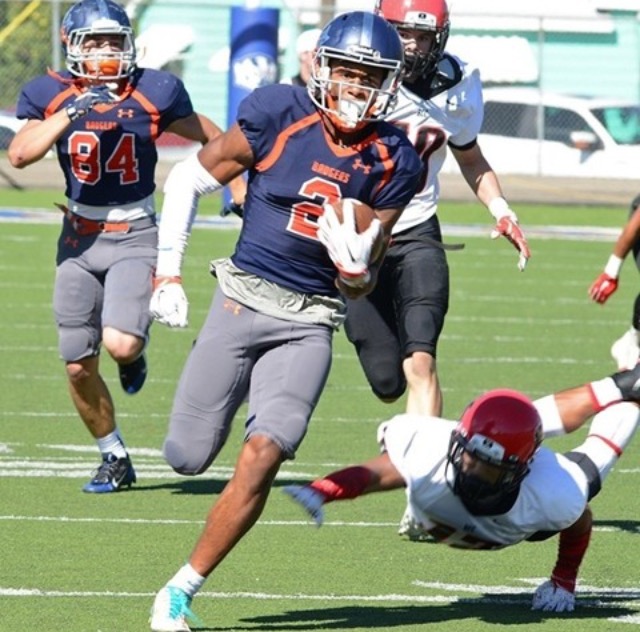 Jonah Trinnaman carries the ball for Snow College. (Photo: Courtesy of Jonah Trinnaman)