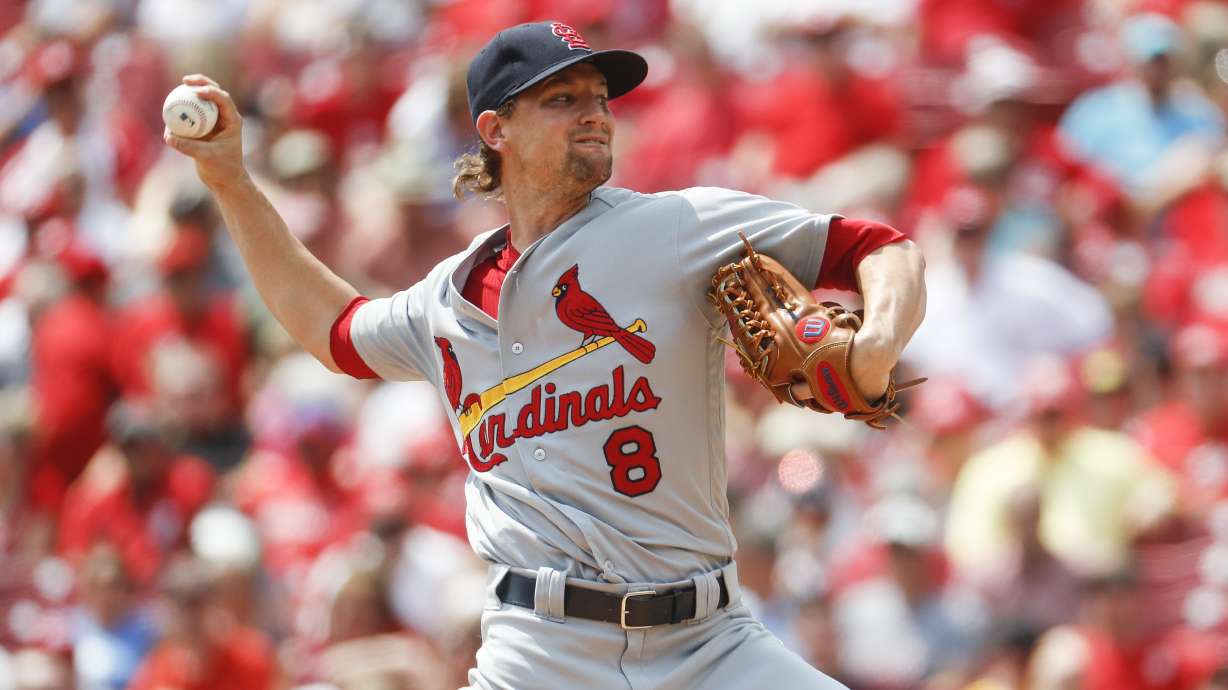 Phillips leads Reds over Cardinals 7-0 for rare series win