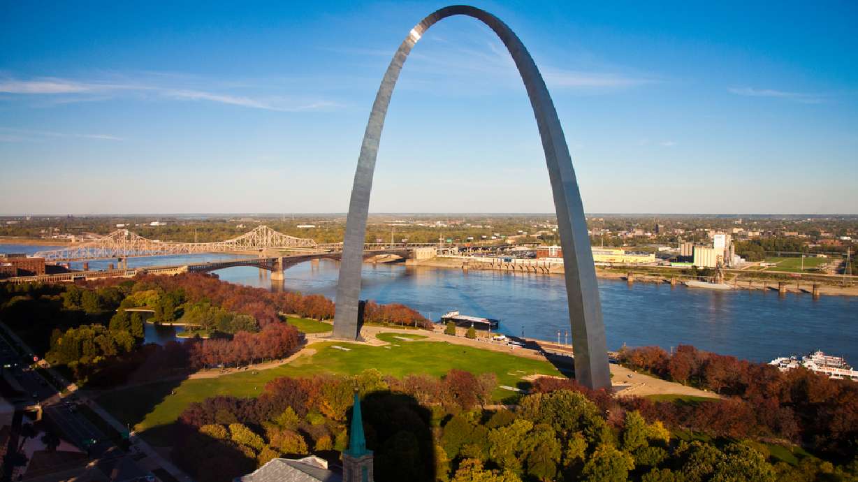 Video: Mysterious light over Gateway Arch stumps St. Louis officials