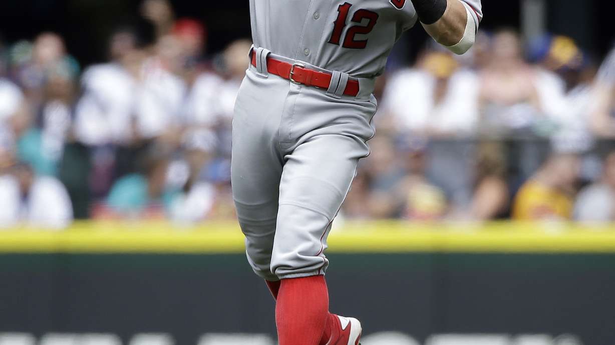 Paxton's gem ends in scary moment, Mariners beat Angels 3-1