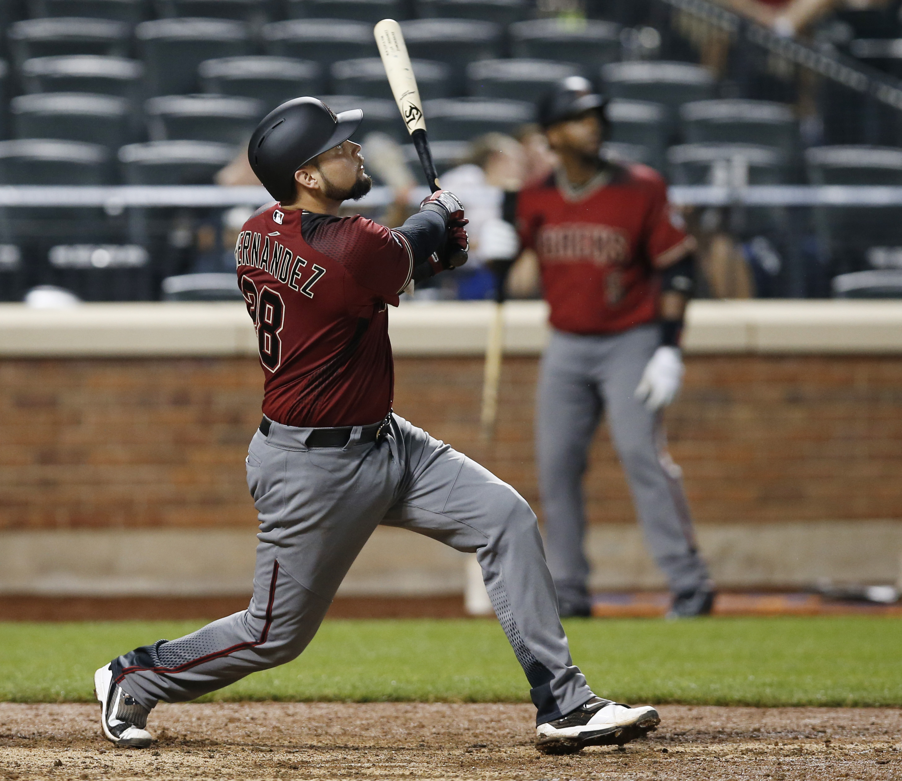 Hernandez hits 1st ML homer in 12th, D'backs beat Mets 3-2