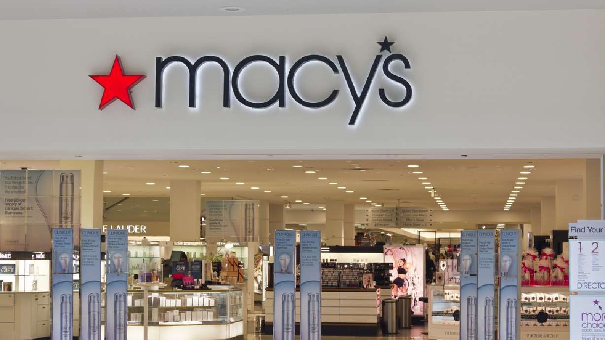 Macy's plans to close 100 stores, boost online investment