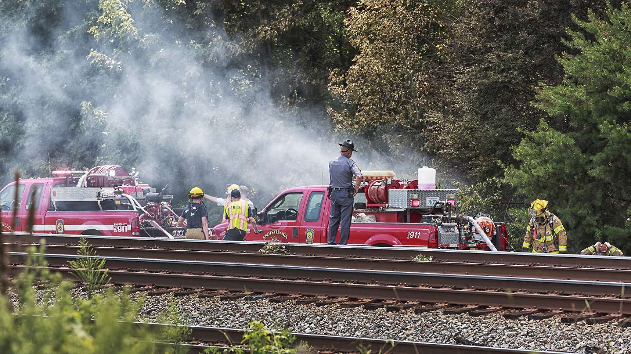 The Latest: 6 people killed in plane crash, police say