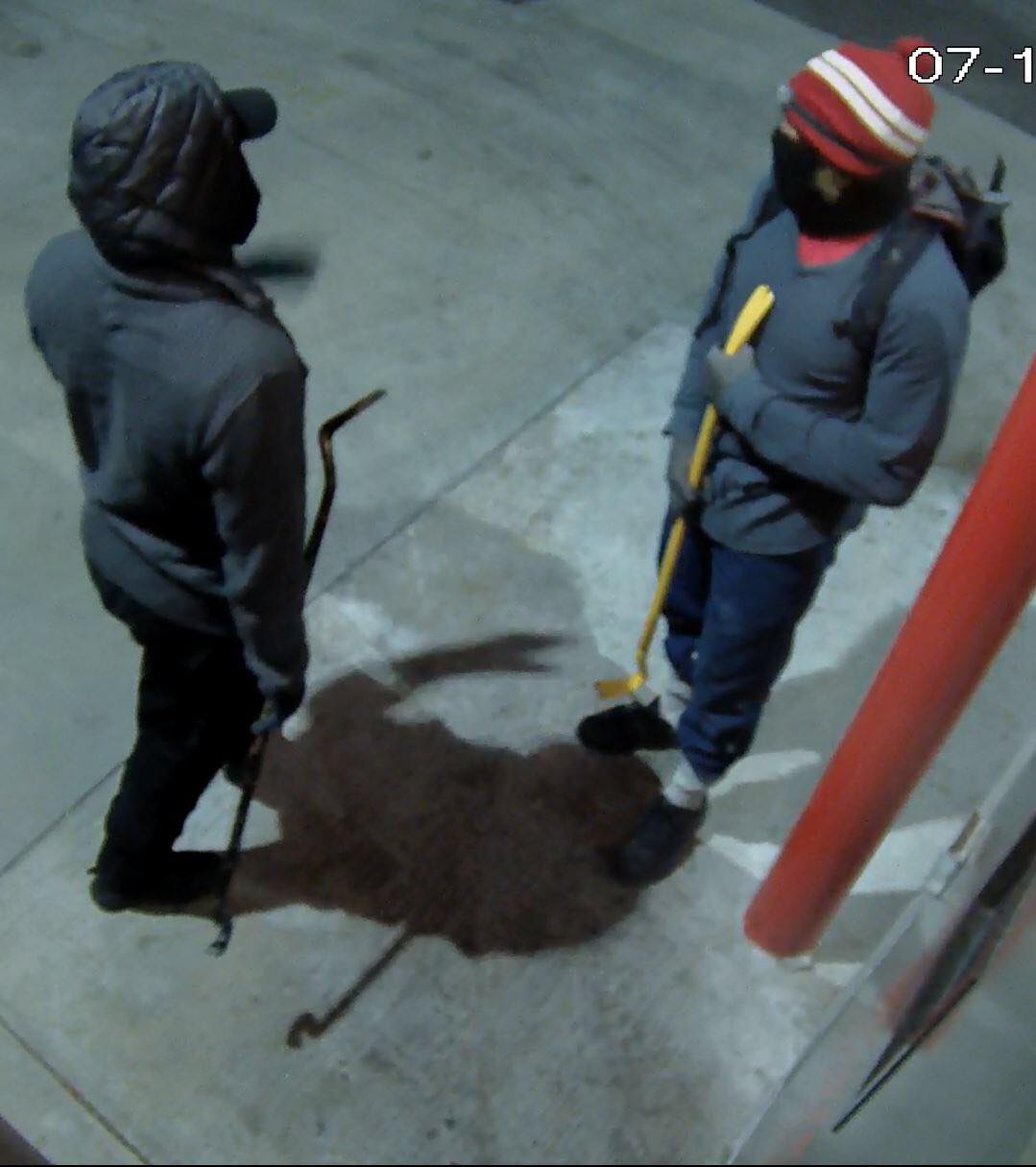 Surveillance video captures suspected serial burglars in action