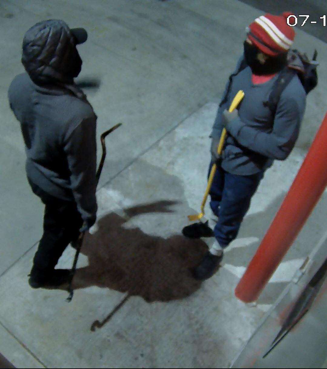 Surveillance video captures suspected serial burglars in action