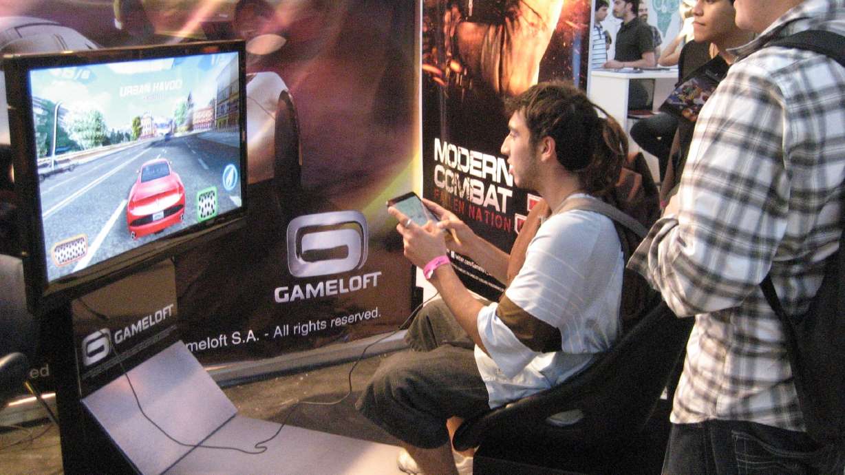 Teen gamers do better at math than social media stars, study says