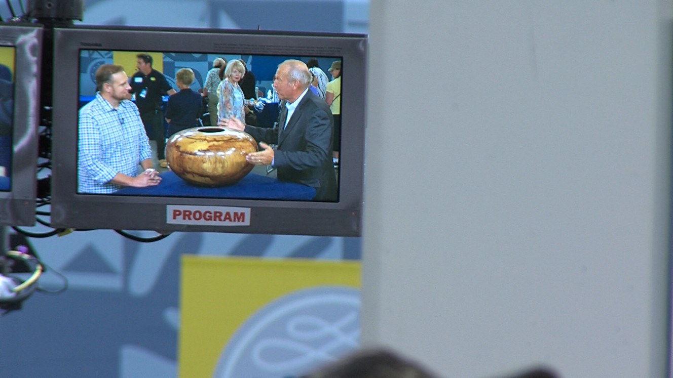 A man named Royal gets his wooden bowl appraised. (Photo: Ray Boone)