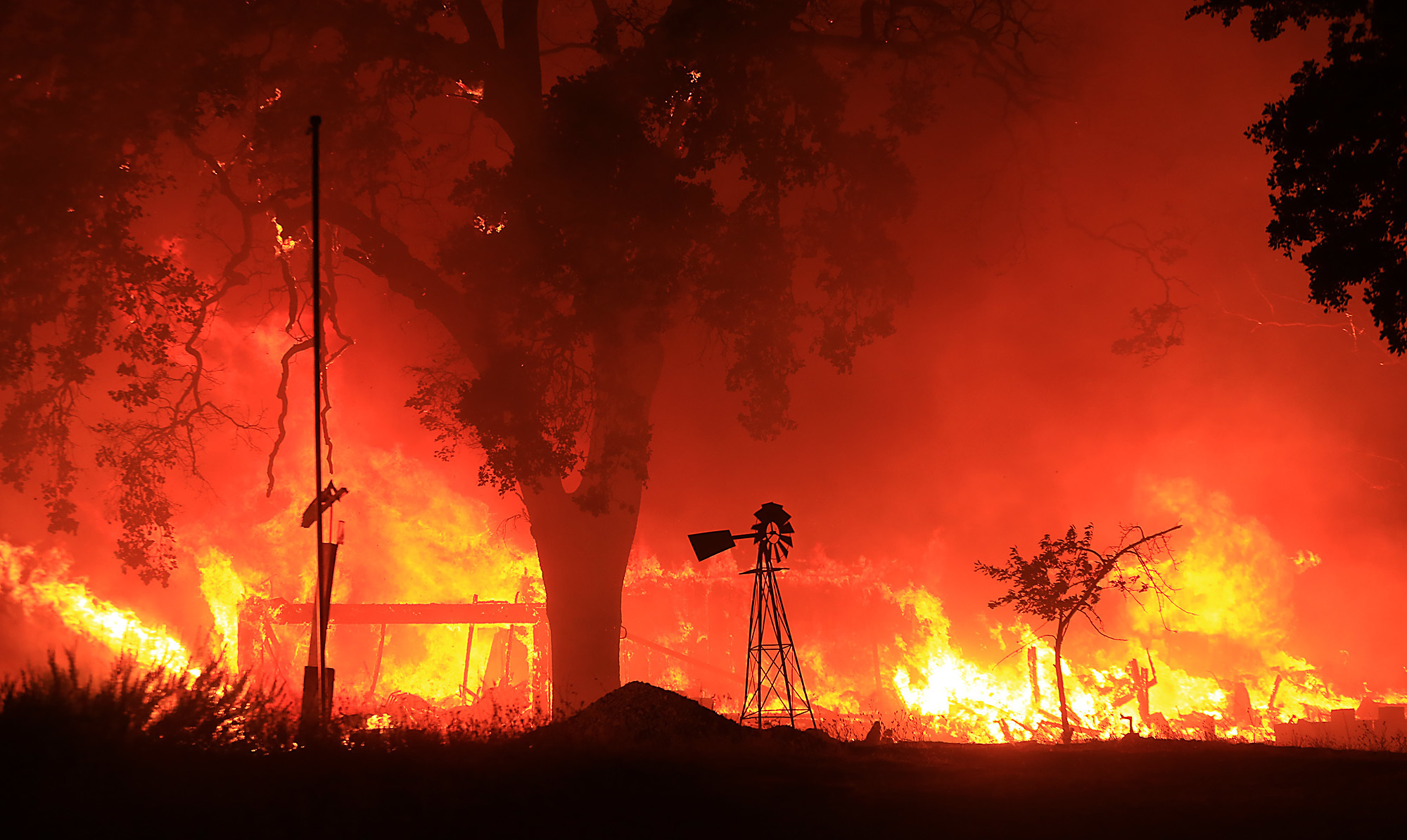 The Latest: California wildfire forces 4,000 from homes