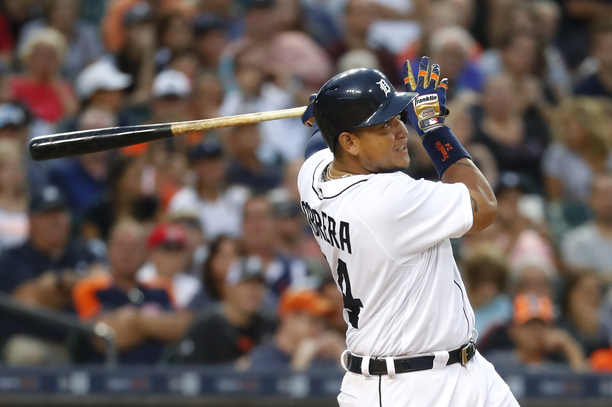 Cabrera leaves Tigers-Royals game with biceps injury