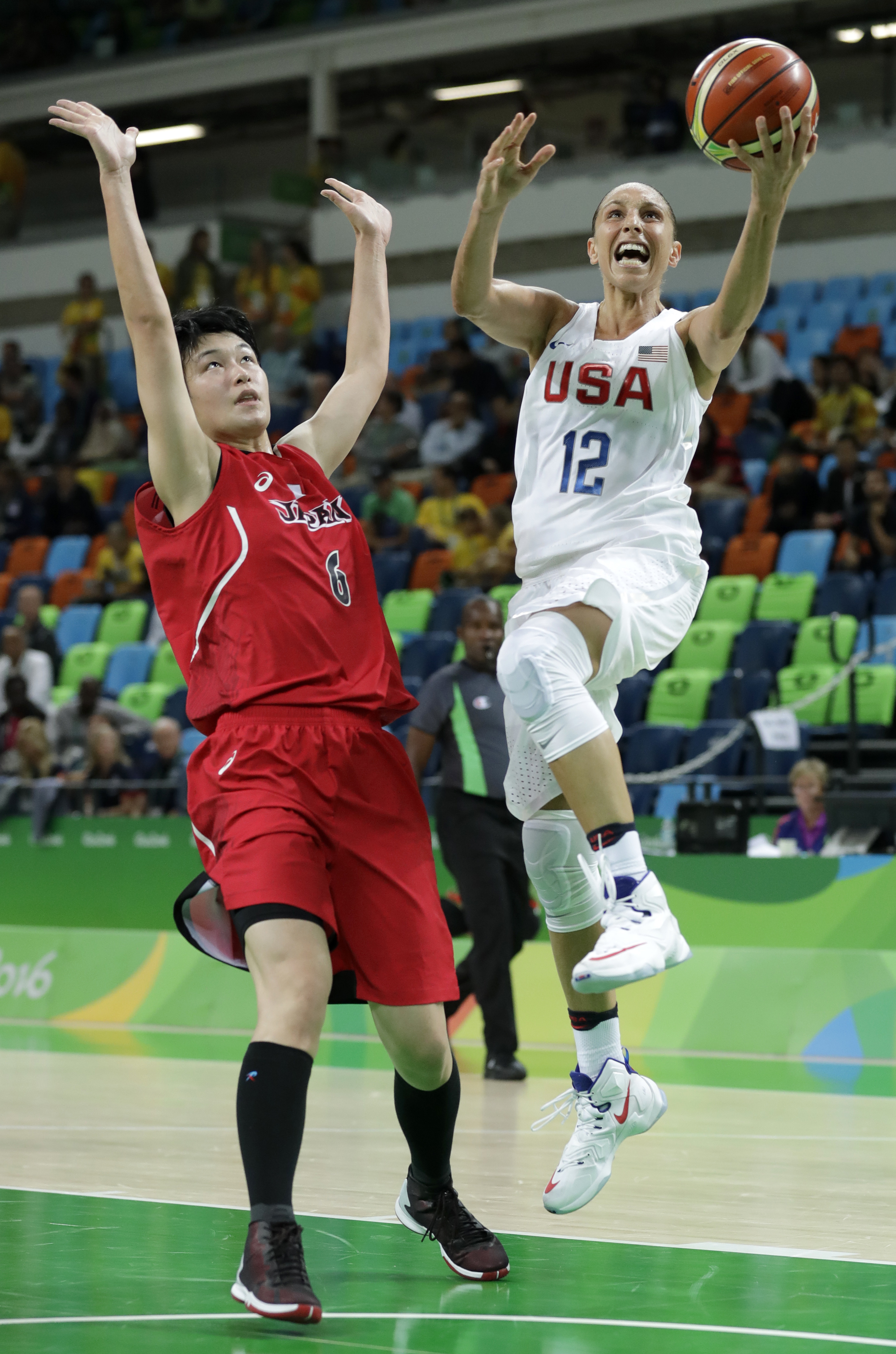 US routs Japan 110-64, advances to women's basketball semis