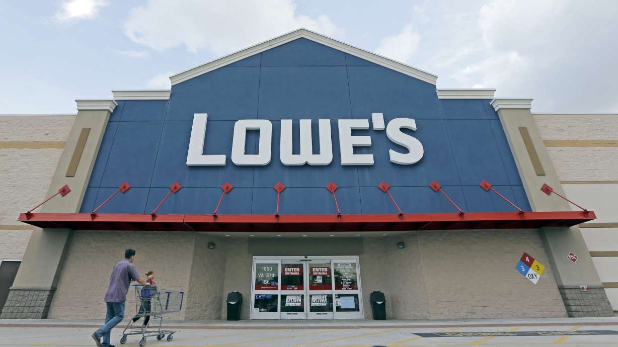 Lowe's cashes in on housing rally, just not as much as rival