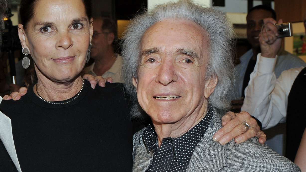 Arthur Hiller, versatile director of 'Love Story,' dies