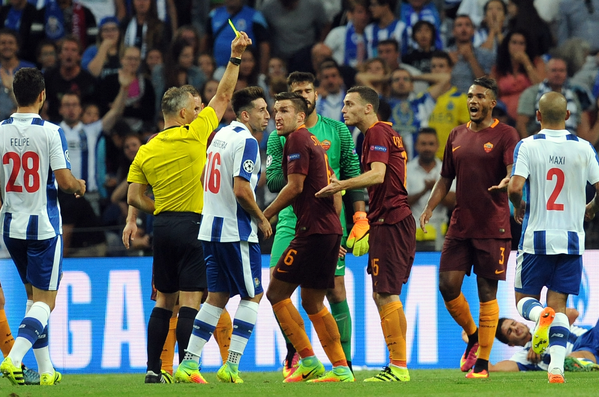 Roma draws 1-1 at Porto in Champions League playoff 1st leg