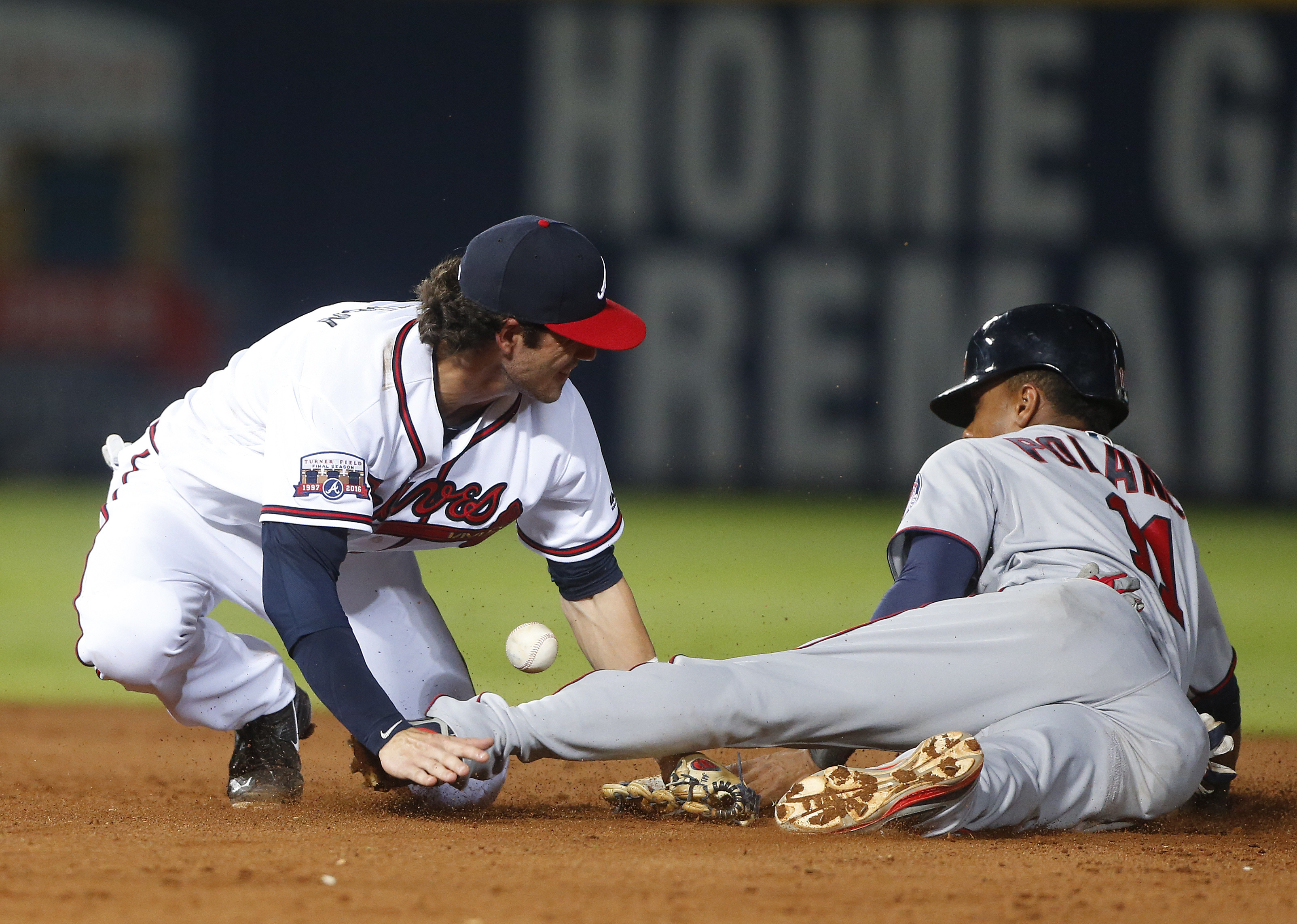 Gibson pitches first nine-inning complete game, Twins win