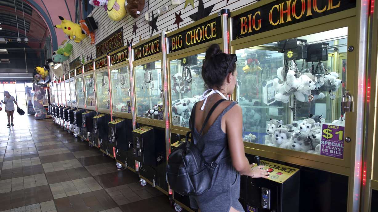 Retracting the claw game: Lawmaker targets arcade favorite
