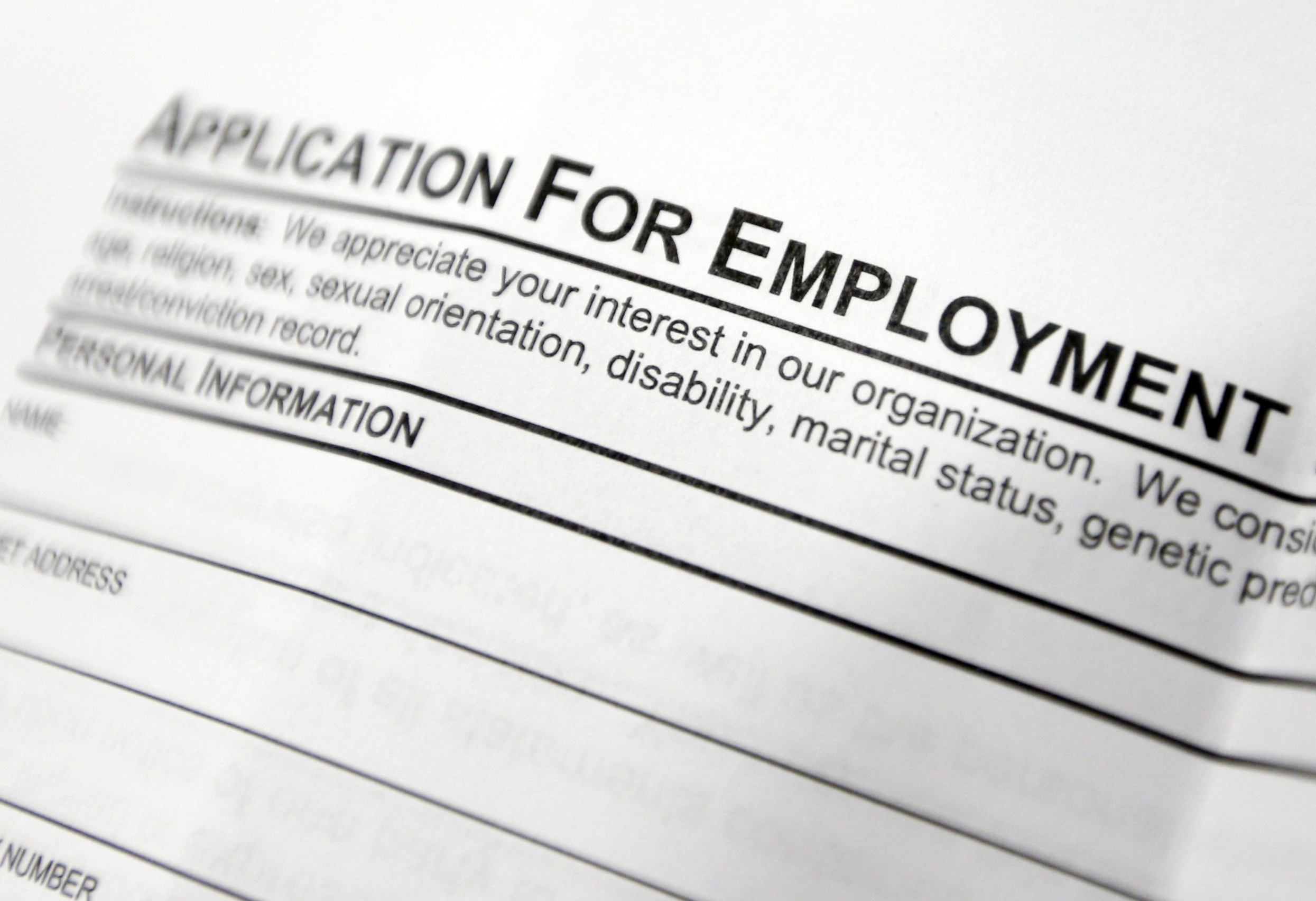 Applications for US unemployment benefits fall to 262,000