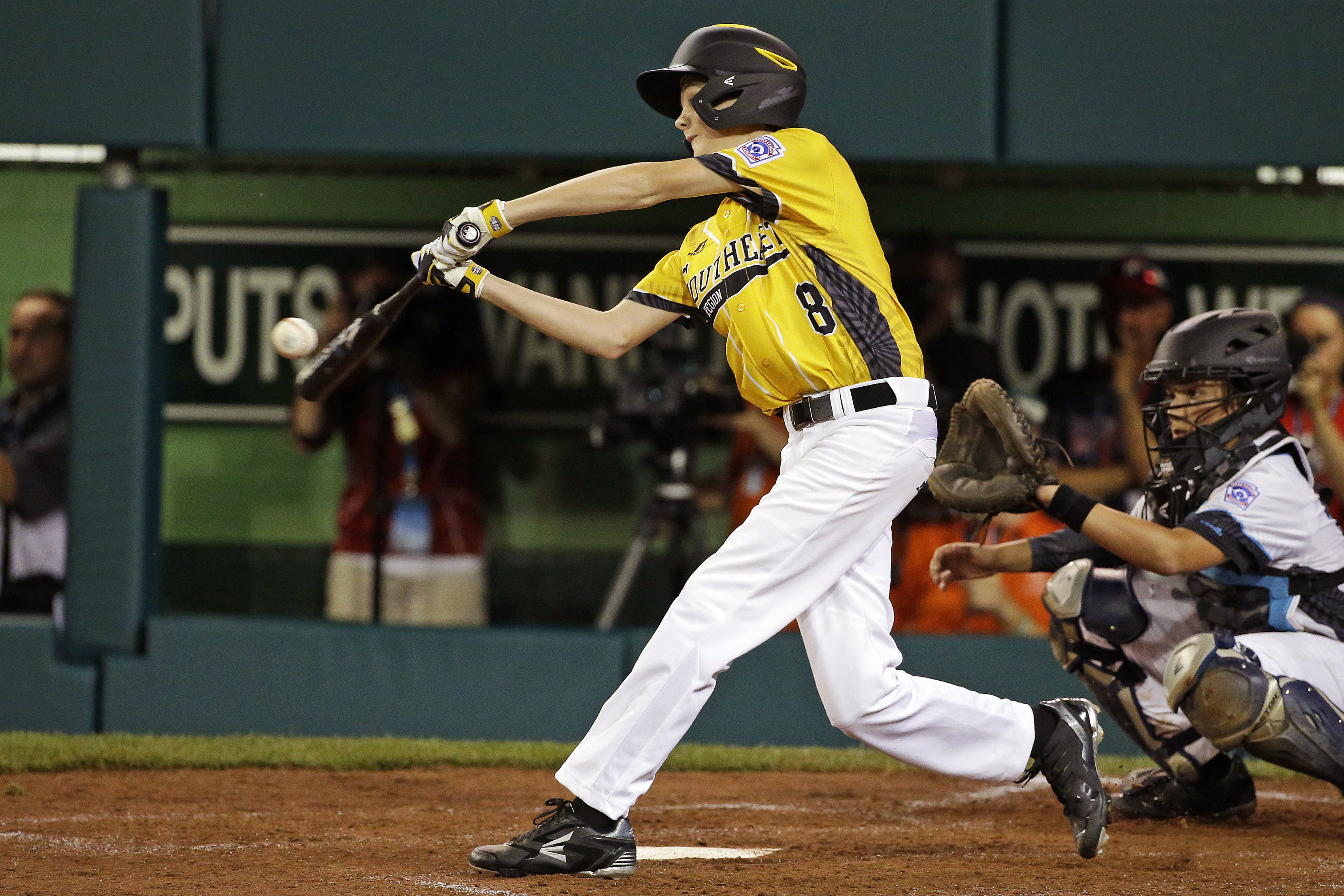 Carroll hits walk-off, 2-run double; Tennessee wins in LLWS