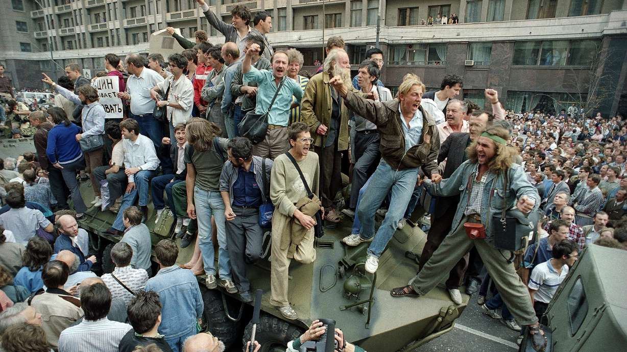 Russia marks 25 years since failed Soviet coup