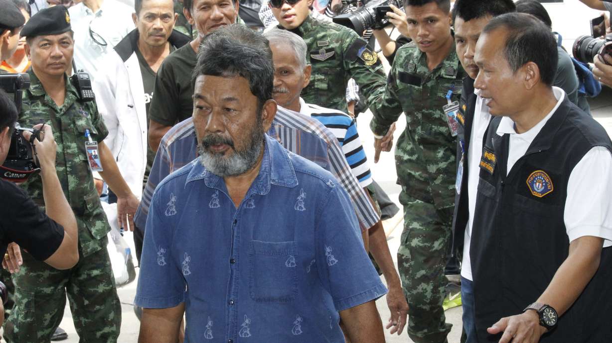 Thai police name 1 man as suspect in tourist spot bombings