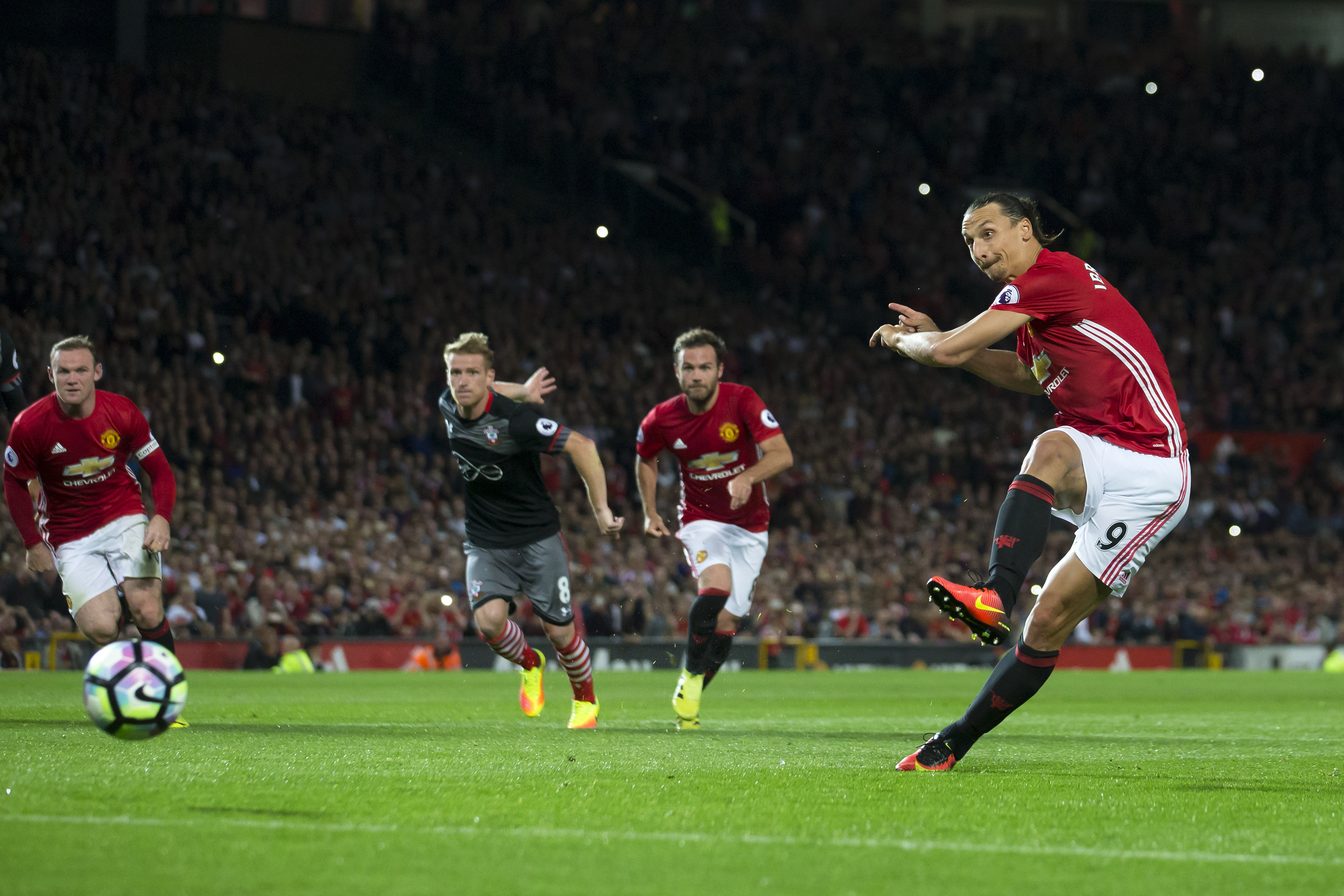 Zlatan scores 2, Pogba stars as United beats Southampton 2-0