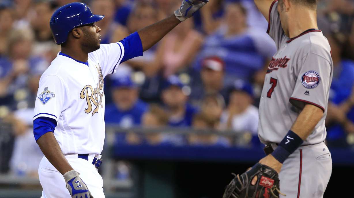 Hosmer's single in 11th lifts Royals past Twins, 5-4