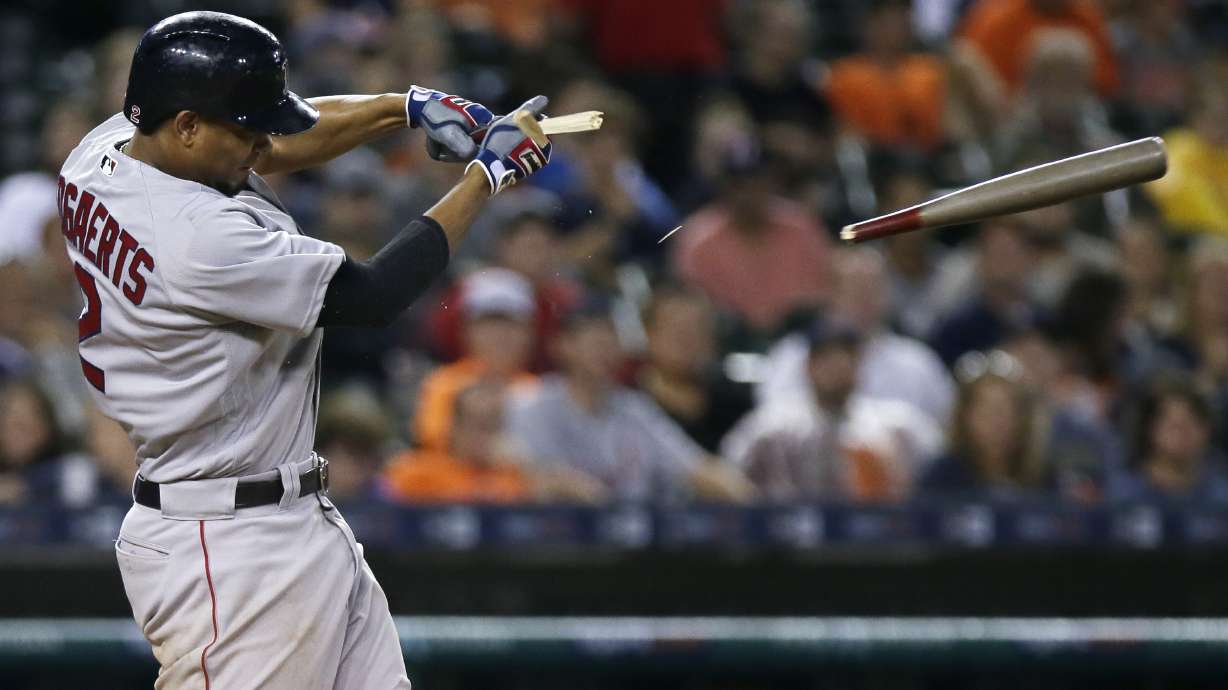Ortiz homers after being honored, Red Sox beat Tigers 3-2