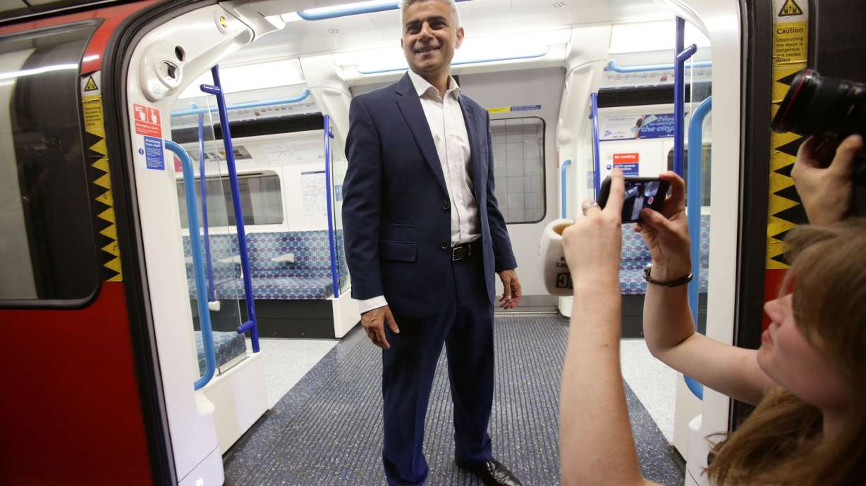 London mayor calls on Labour Party members to replace leader