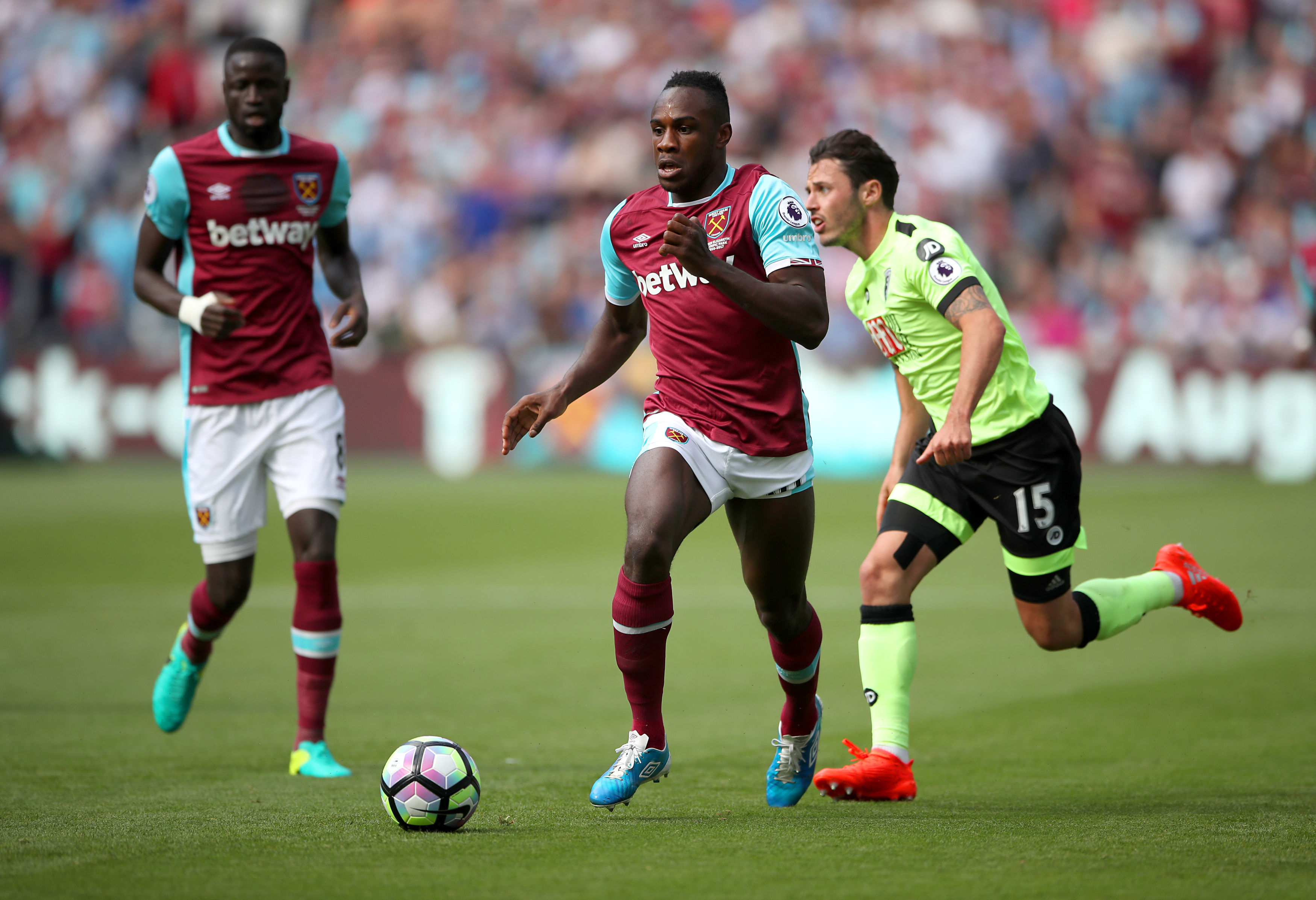 West Ham beats Bournemouth 1-0 in 1st game at new home