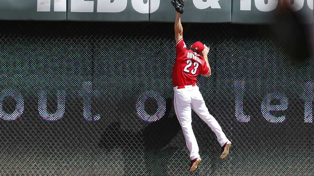 Utley homers to back Urias in Dodgers' 4-0 win over Reds