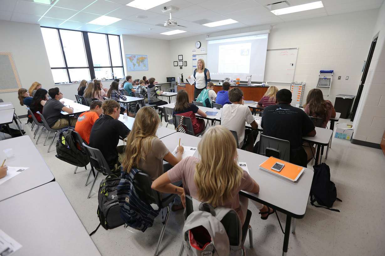 Skyridge High School students attend Mindy Hincley's honors biology class on Monday, Aug. 22, 2016, their first day in the new school in Lehi. (Photo: Scott G Winterton, Deseret News)
