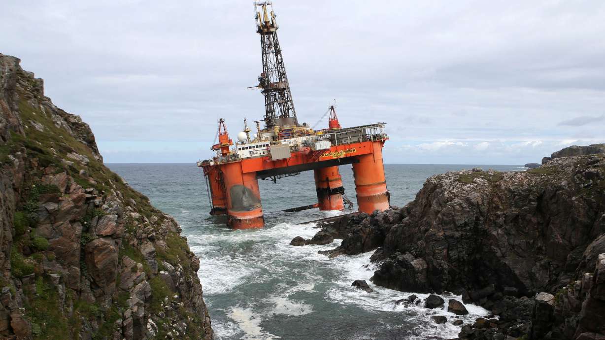 Tug boats refloat oil rig that ran aground on Scottish beach