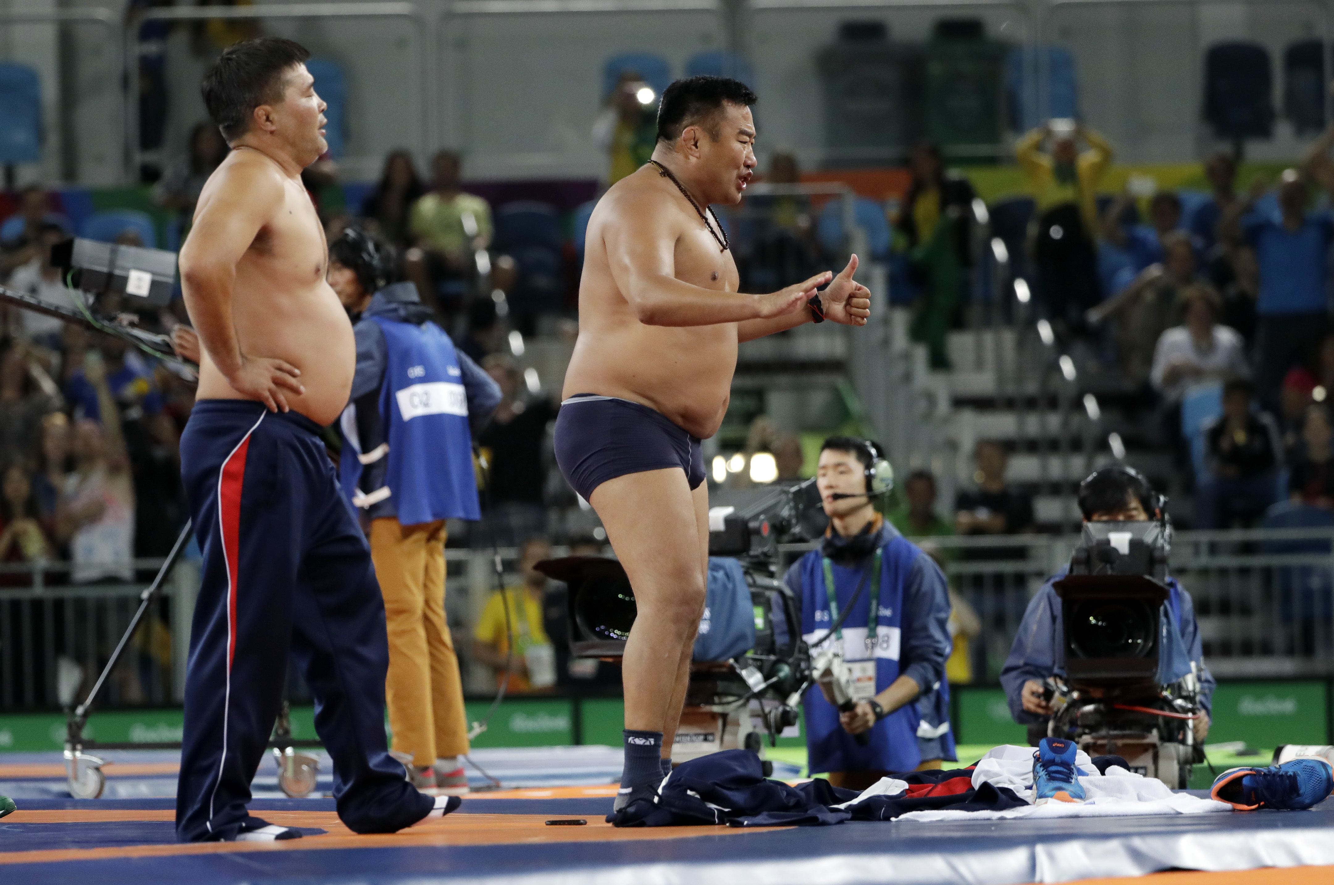 Mongolia's Olympic wrestling strip gets public backing