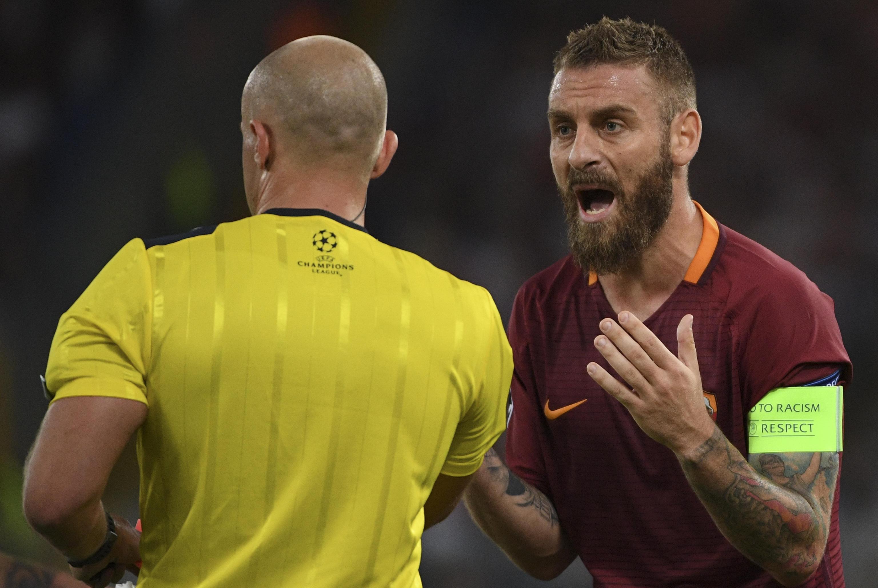 9-man Roma misses out on Champions League after Porto loss