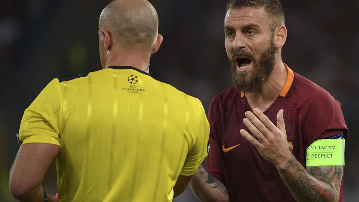 9-man Roma misses out on Champions League after Porto loss