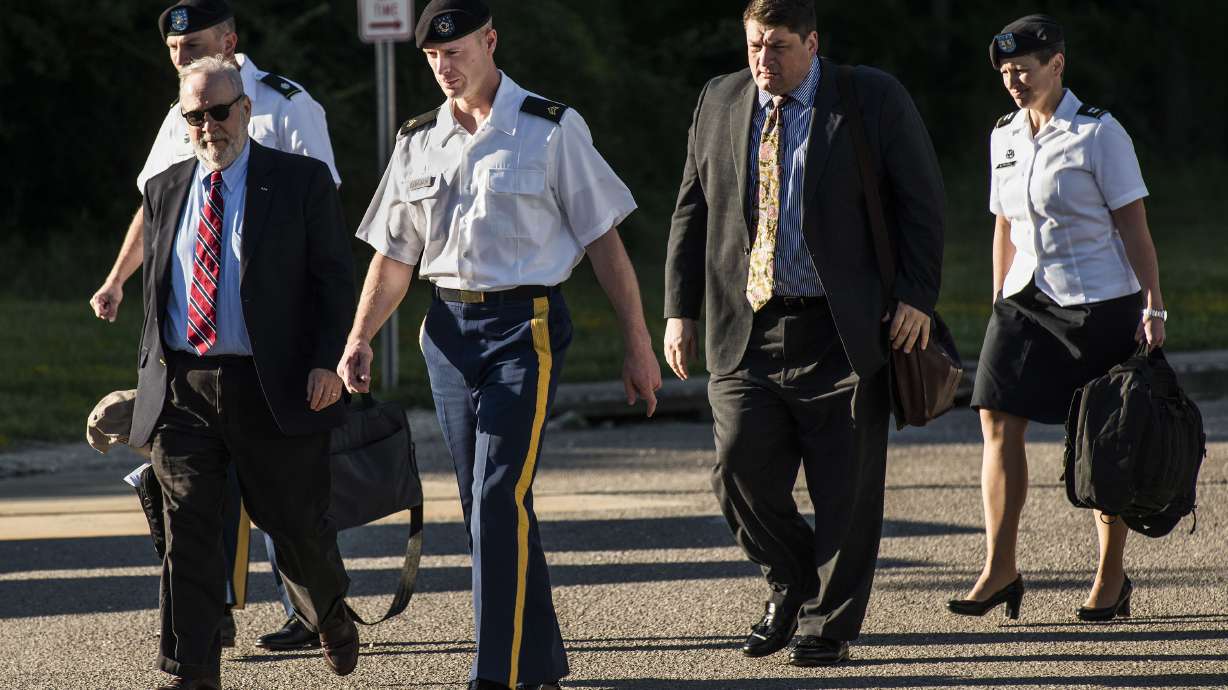 Army general testifies no one swayed him in Bergdahl case