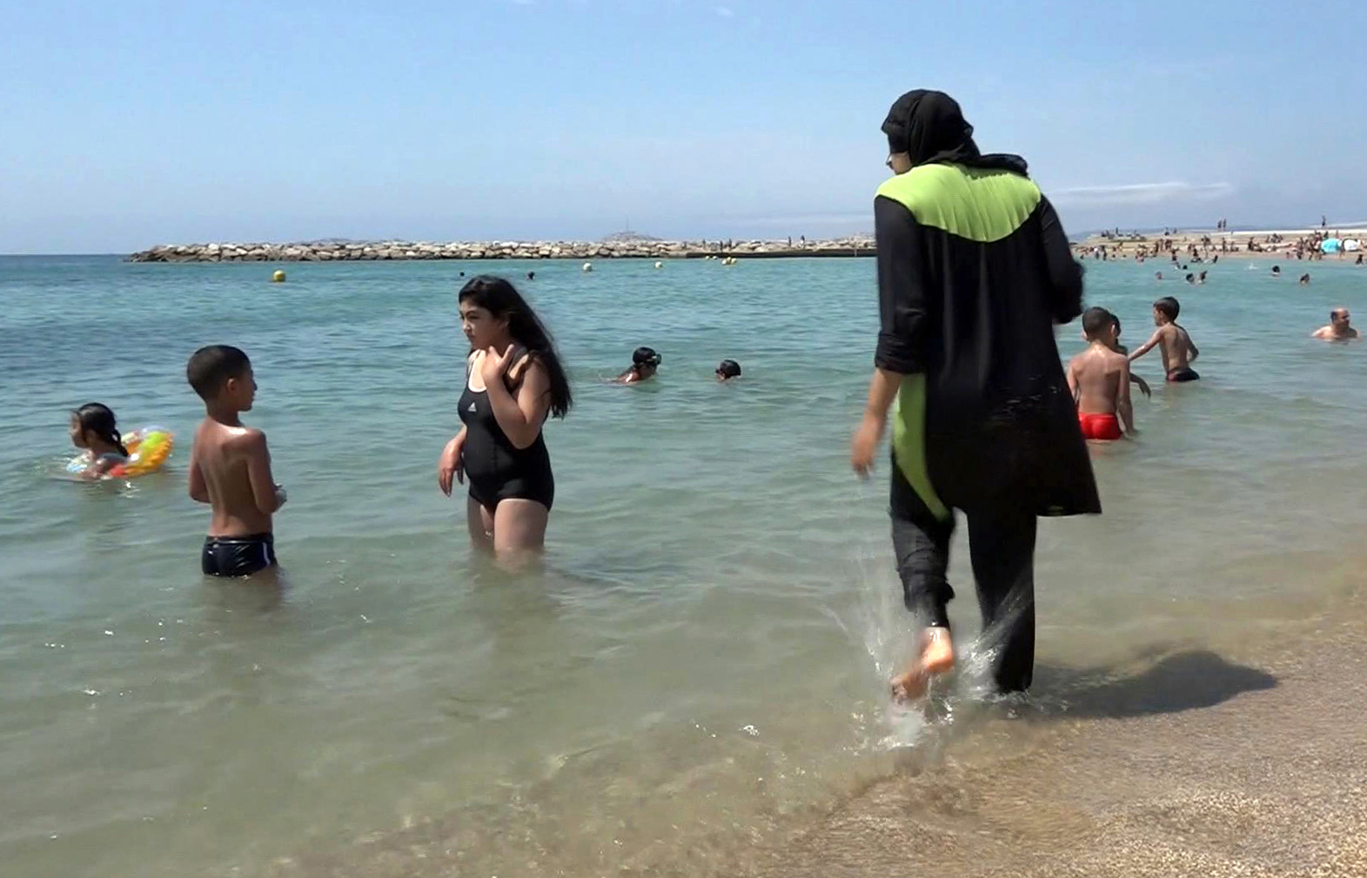 French lawyers seek overturn on burkini bans; verdict Friday