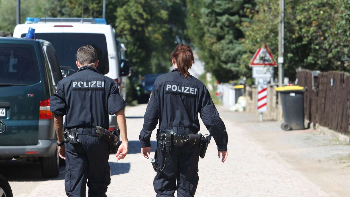 Anti-government extremist wounded in German police shootout