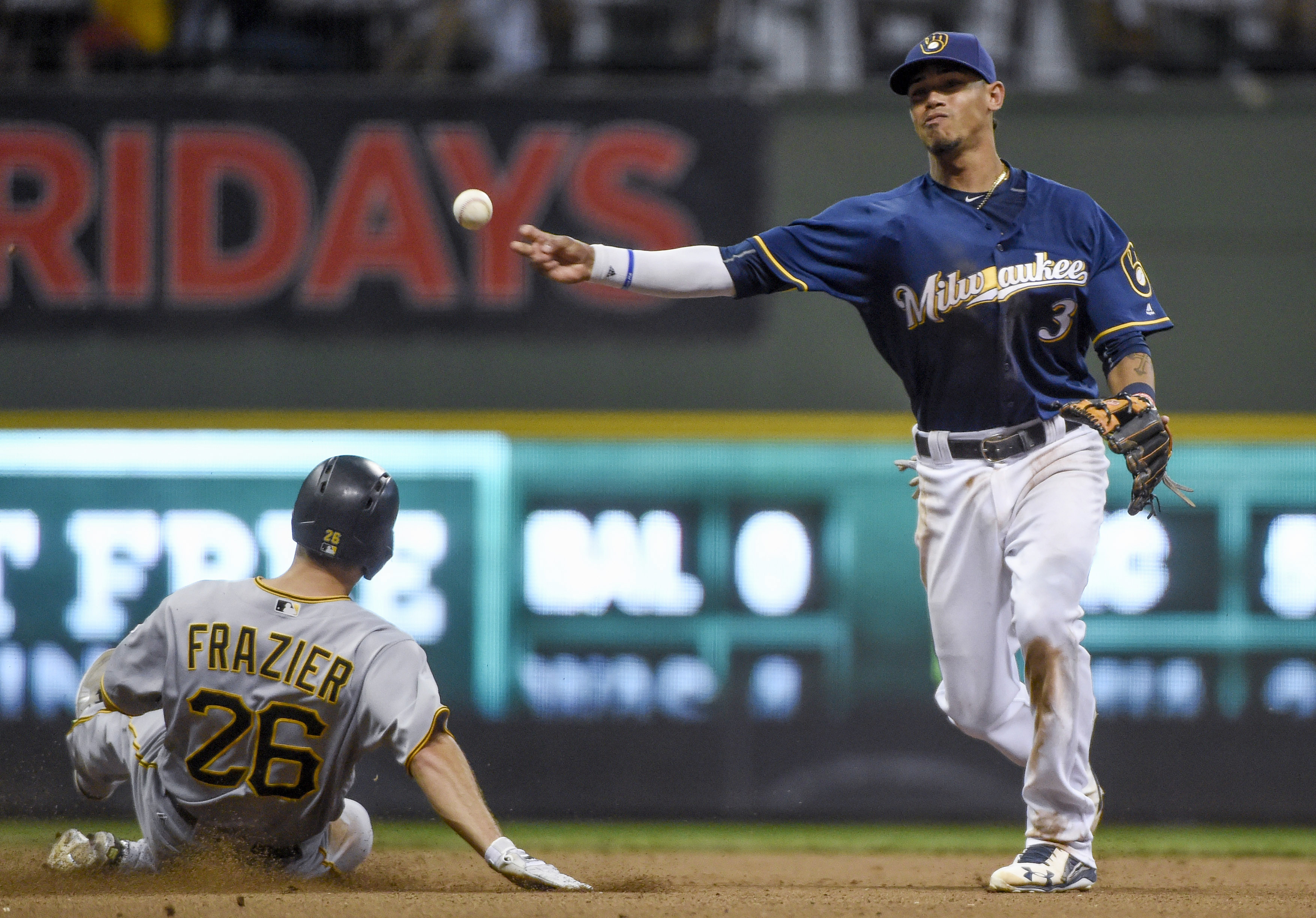 Brewers can't stop McCutchen, lose 3-2 in 10 to Pirates