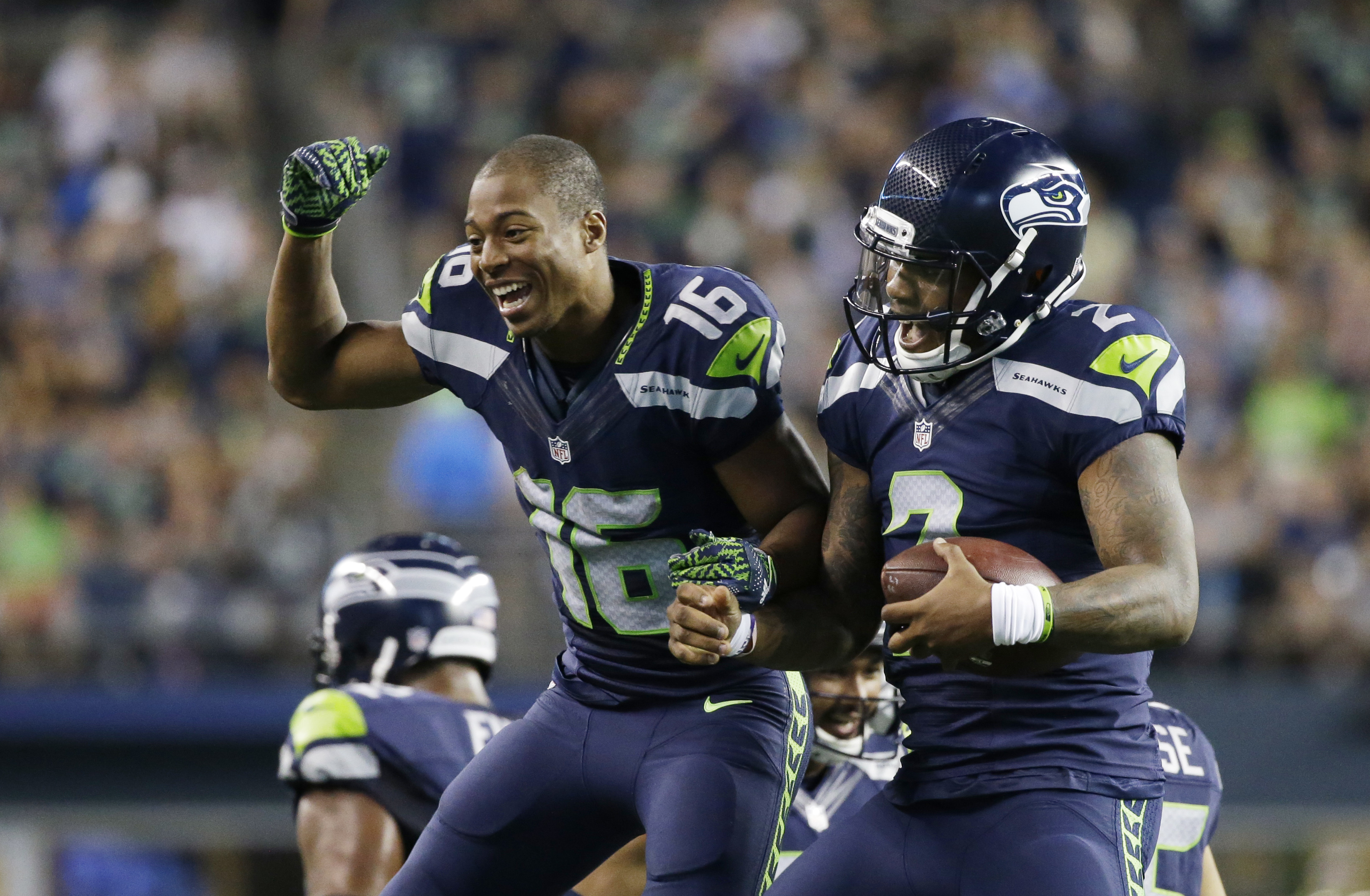 Romo gives Cowboys scare as Seattle rolls past Dallas 27-17