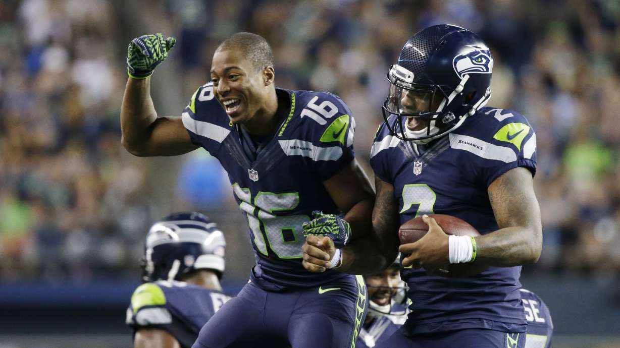 Romo gives Cowboys scare as Seattle rolls past Dallas 27-17