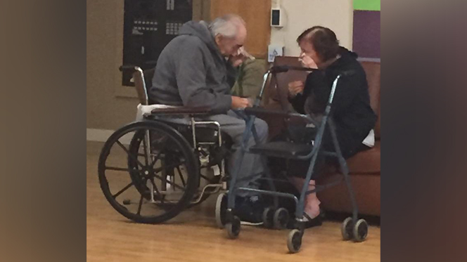 This photo of a couple saying goodbye is breaking hearts