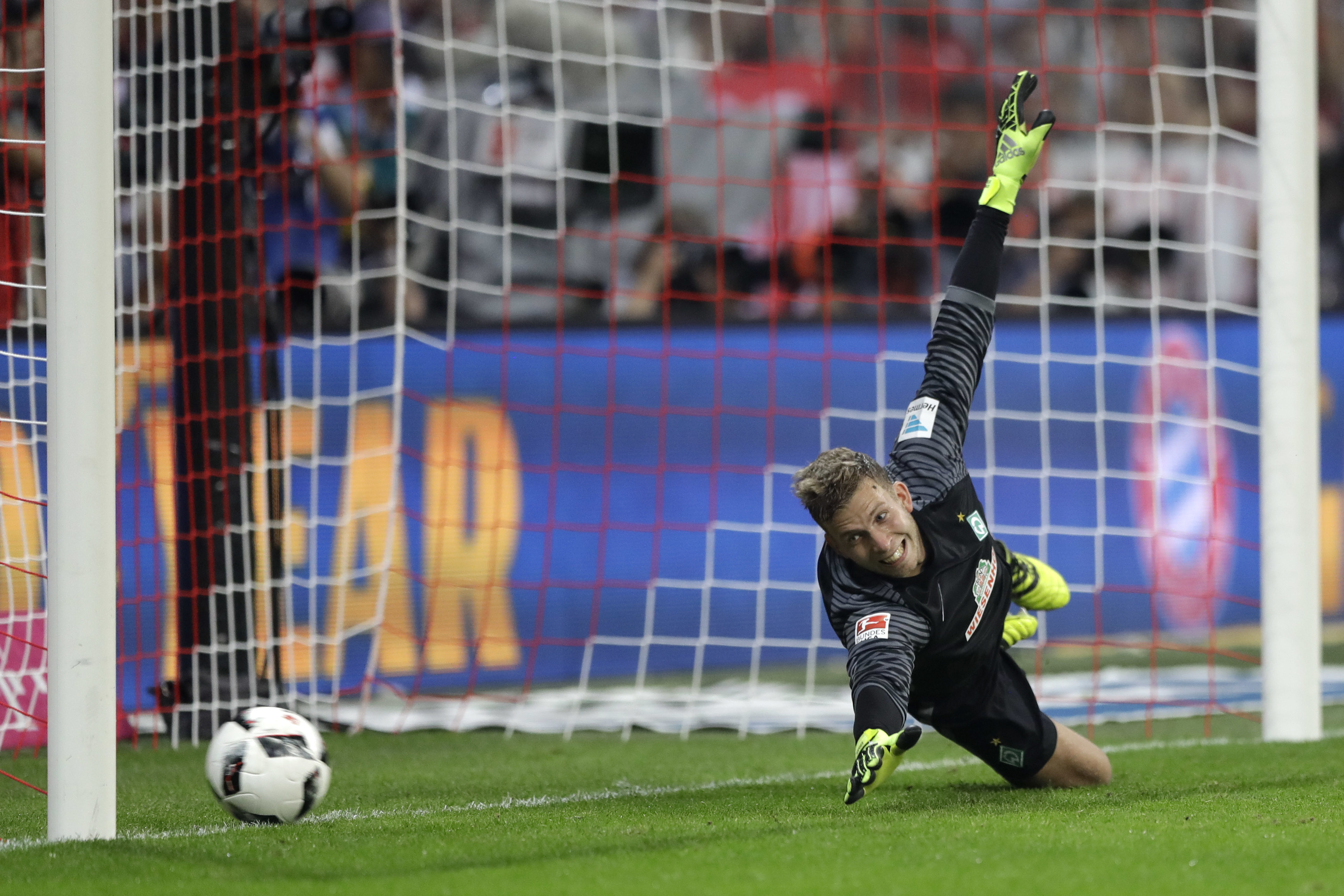 Bayern thrashes Bremen 6-0 in Bundesliga opener