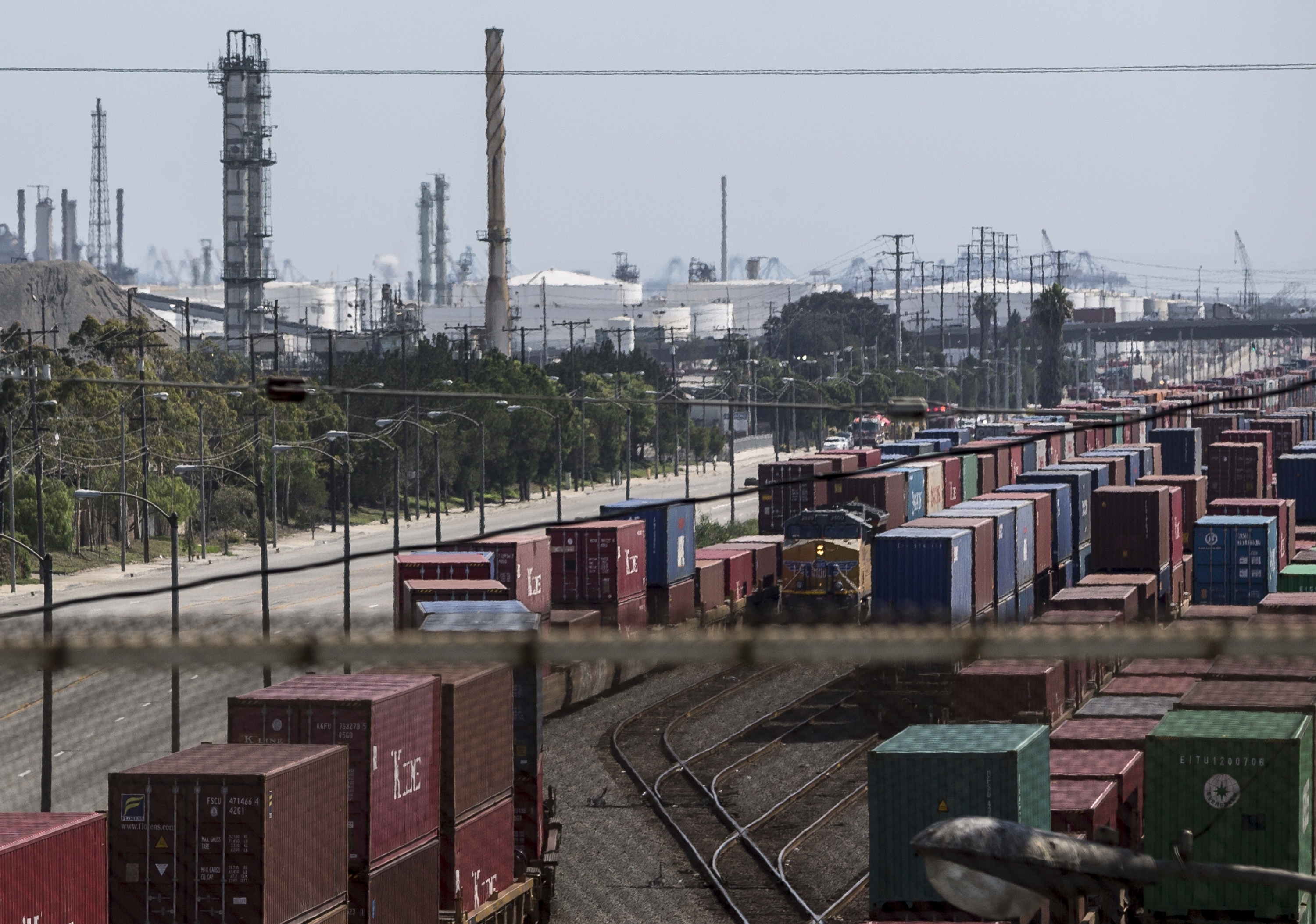 Tank explodes at California refinery; no injuries reported