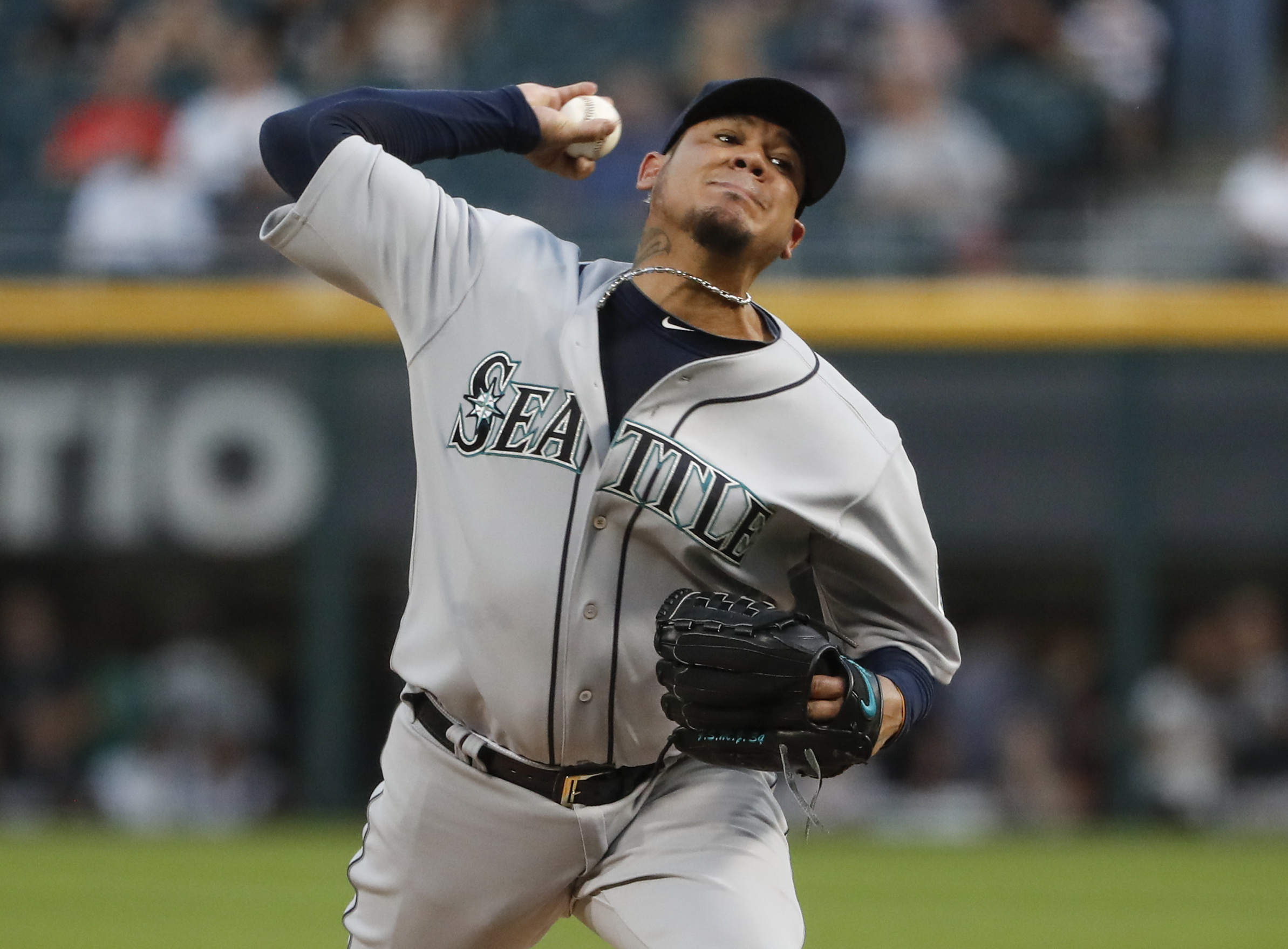 Mariners move Felix Hernandez to the bullpen