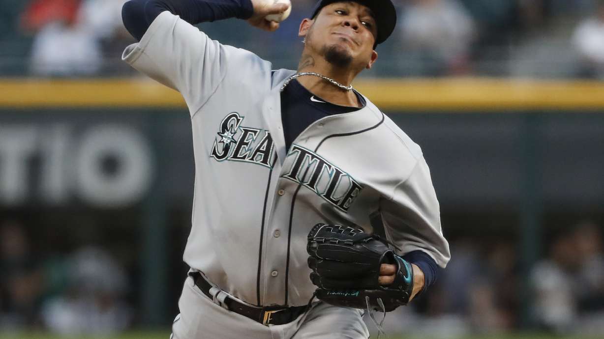 Hernandez, bullpen outpitches Sale, Mariners top White Sox