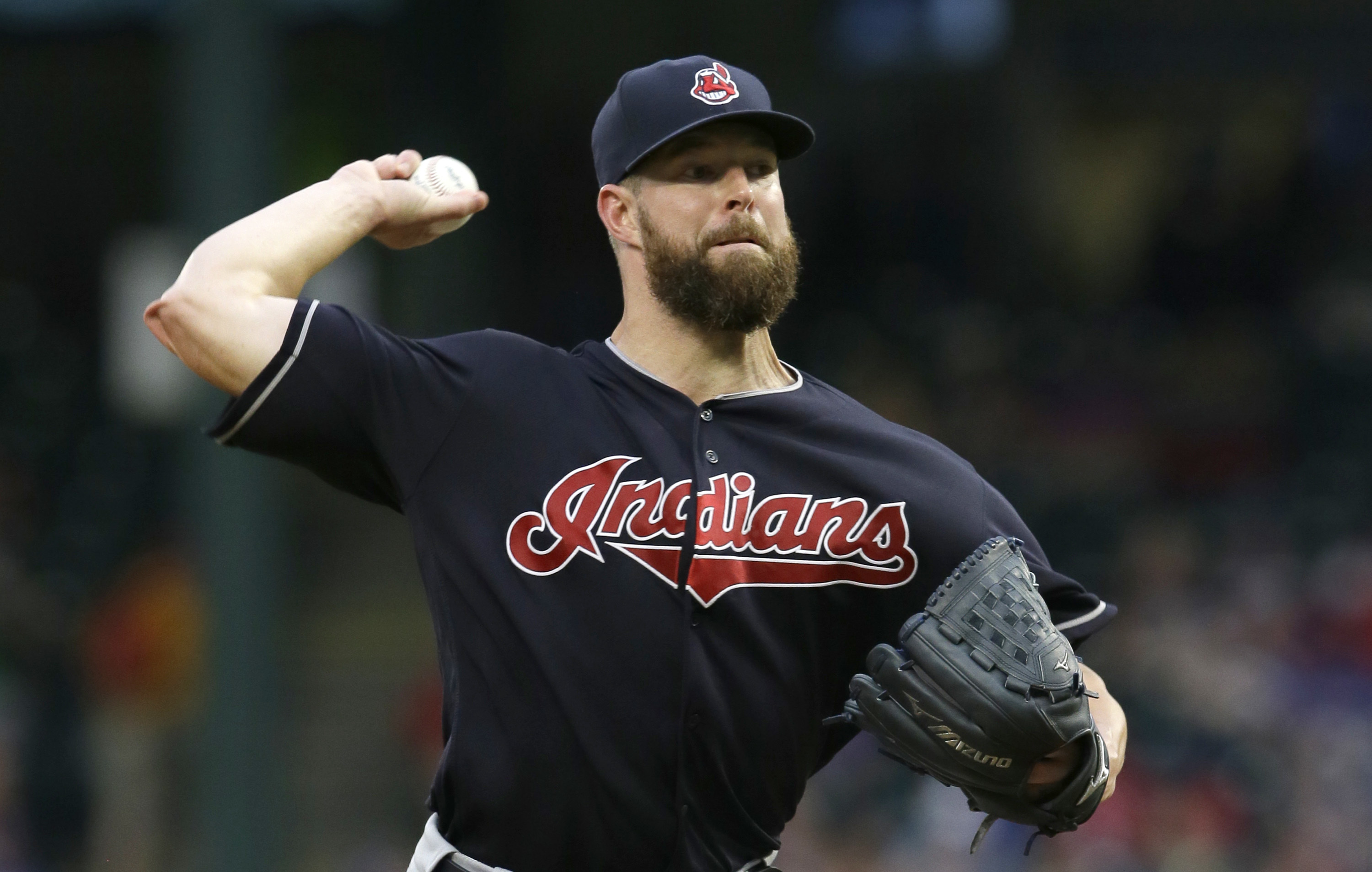 Kluber extends win streak to 6, Indians top Rangers 12-1