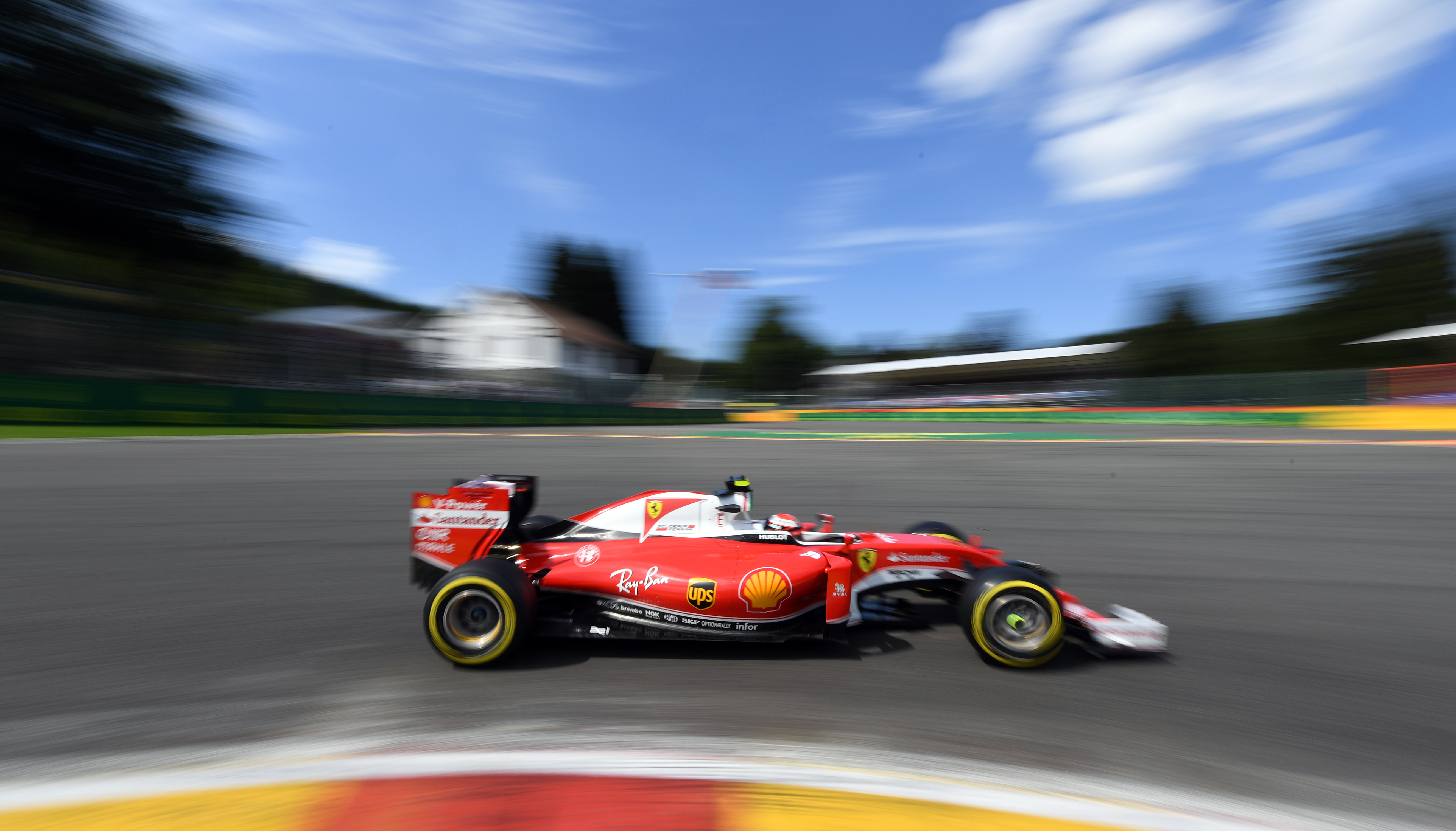 Hamilton puts feet up as Rosberg takes pole for Belgian GP